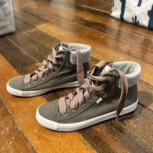 Casual Gray High-Top Keds